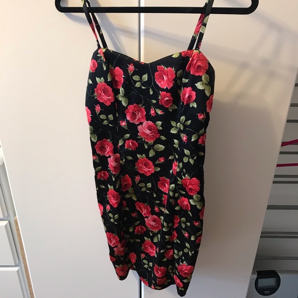 Forever 21 Black and Red Rose Print Dress - Picture 1 of 4